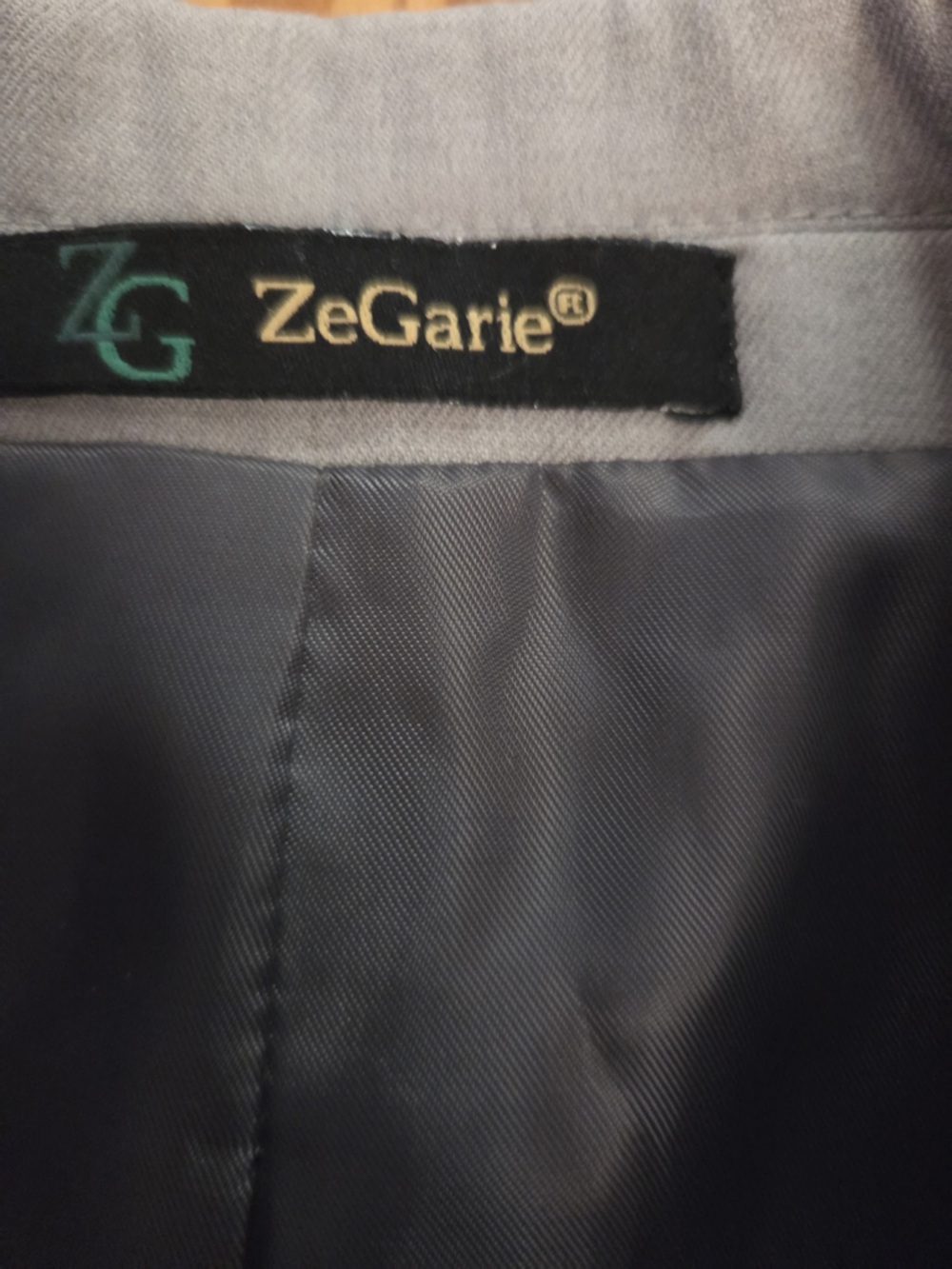 Zegarie Men's Light Gray Single-Breasted 2 button Blazer - Classic Tailored Look - Picture 4 of 5